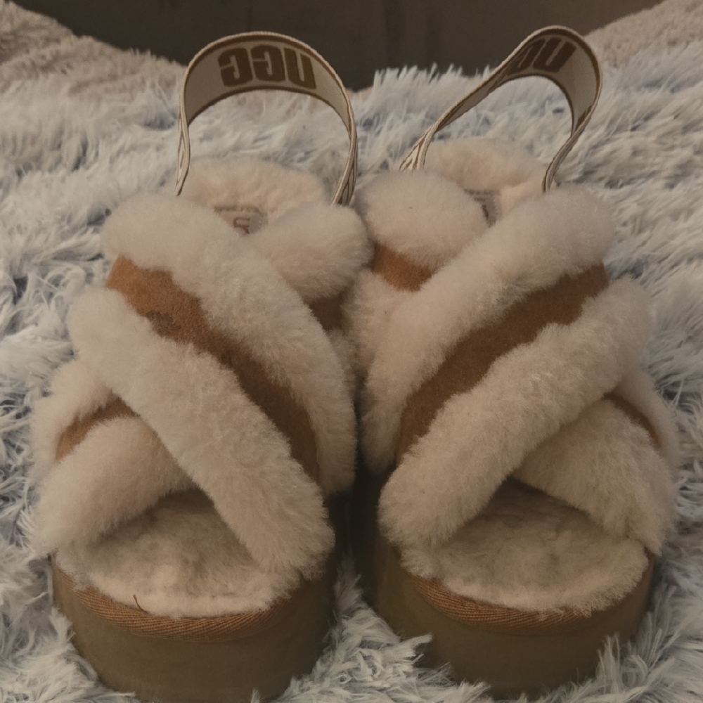 UGG Women's Cozy Fluffy Slippers - Cream and Brown